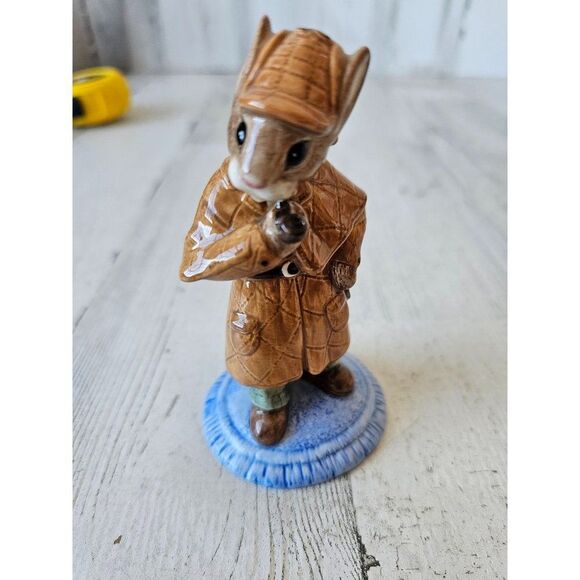 Royal Doulton detective bunnykins DB193 bunny statue figurine 1999 vintage‎